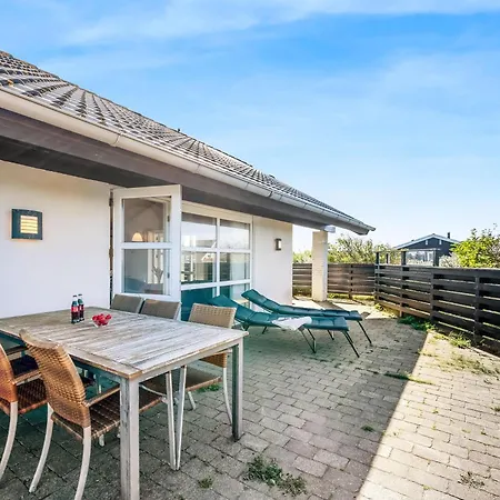 Spacious Home, Located Close To The North Sea, Halfway Between And Sondervig, With A And Sauna,