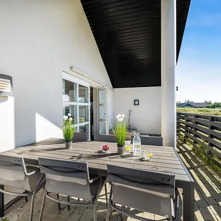 Spacious Home, Located Close To The North Sea, Halfway Between And Sondervig, With A And Sauna, Holiday home *