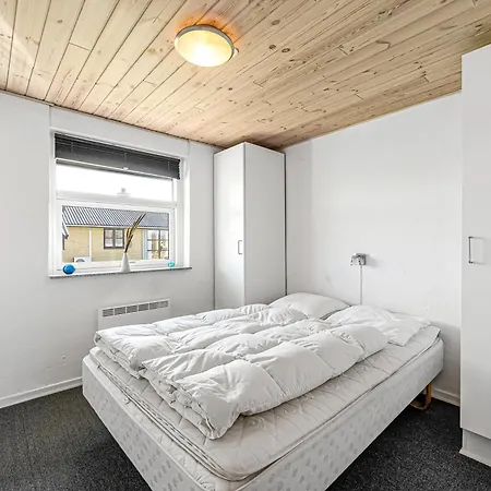 Spacious Home, Located Close To The North Sea, Halfway Between And Sondervig, With A And Sauna, Hvide Sande