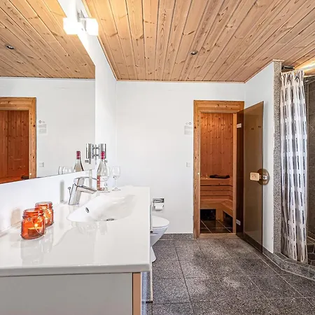Spacious Home, Located Close To The North Sea, Halfway Between And Sondervig, With A And Sauna, Сasa de vacaciones