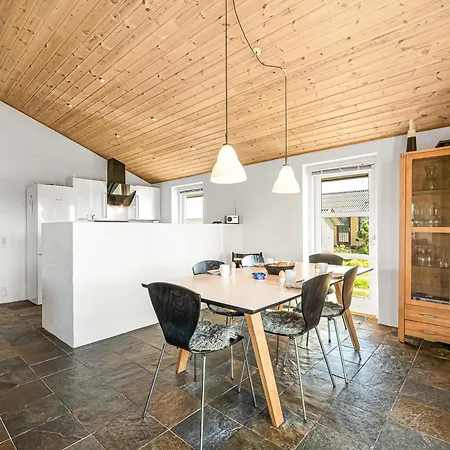 Spacious Home, Located Close To The North Sea, Halfway Between And Sondervig, With A And Sauna, * Hvide Sande