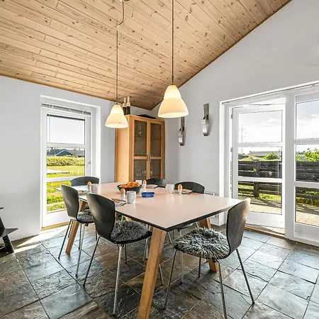 Spacious Home, Located Close To The North Sea, Halfway Between And Sondervig, With A And Sauna, Сasa de vacaciones