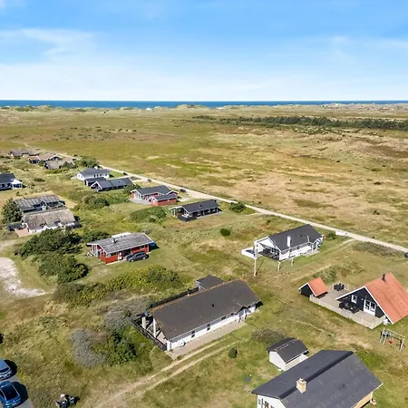Spacious Home, Located Close To The North Sea, Halfway Between And Sondervig, With A And Sauna, Hvide Sande