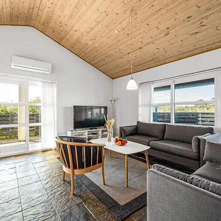 Spacious Home, Located Close To The North Sea, Halfway Between And Sondervig, With A And Sauna, Holiday home *