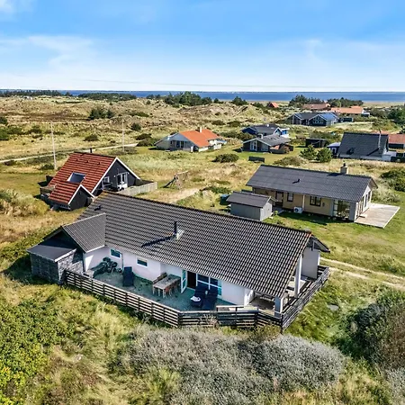 Spacious Home, Located Close To The North Sea, Halfway Between And Sondervig, With A And Sauna, * Hvide Sande
